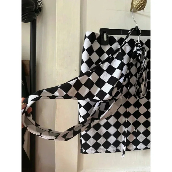 SHEIN Curve women’s size 1x-large black and white diamond bra and skirt - Picture 2 of 7